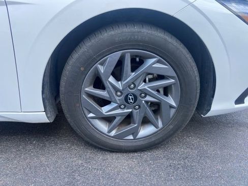 Used 2024 Hyundai Elantra SEL image 11