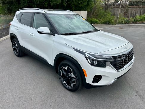 Used 2025 Kia Seltos EX w/ EX Sunroof Package image 3