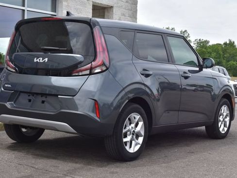 Used 2025 Kia Soul LX w/ LX Technology Package FWD image 13