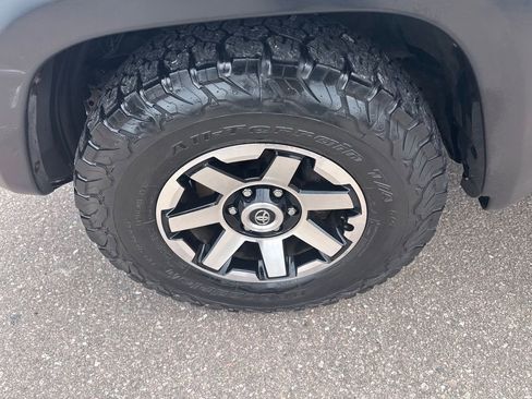 Used 2017 Toyota 4Runner TRD Off-Road Premium AWD/4WD image 27