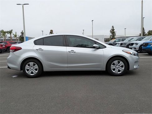 Used 2017 Kia Forte LX image 3