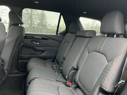 Used 2025 Honda Pilot Sport image 14