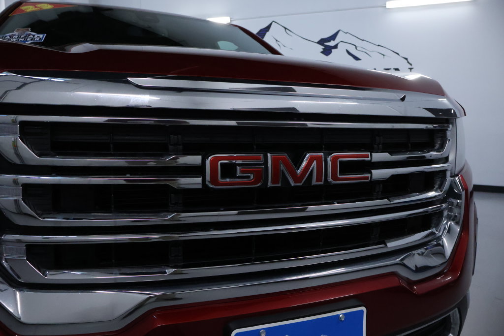 Used 2023 GMC Acadia SLT AWD/4WD image 9