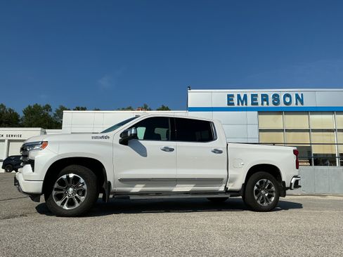 Certified 2024 Chevrolet Silverado 1500 High Country w/ Z71 Off-Road Package AWD/4WD image 1