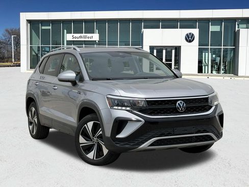 Used 2024 Volkswagen Taos SE AWD/4WD image 1