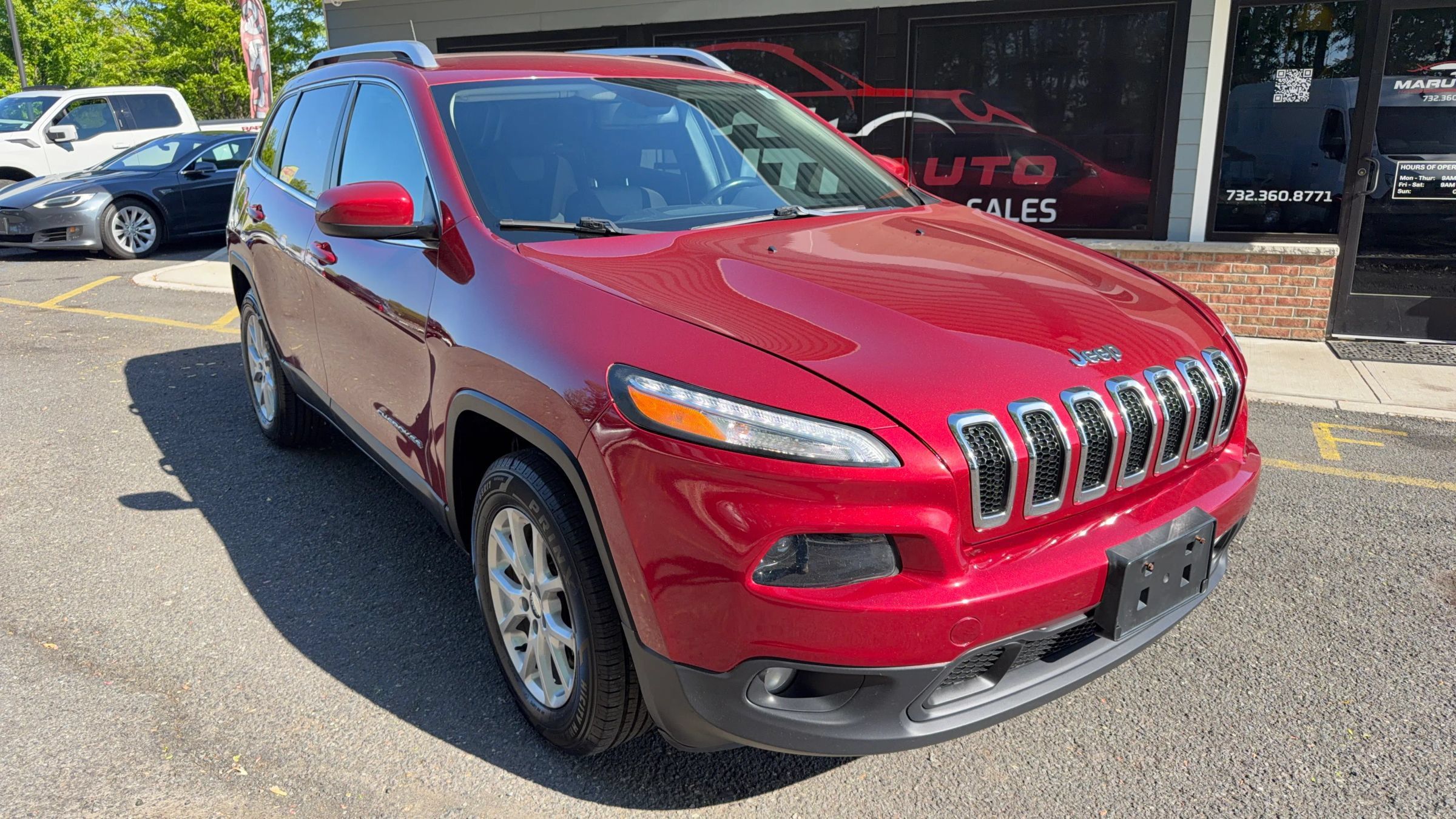 Used 2014 Jeep Cherokee Latitude w/ Cold Weather Group AWD/4WD image 3