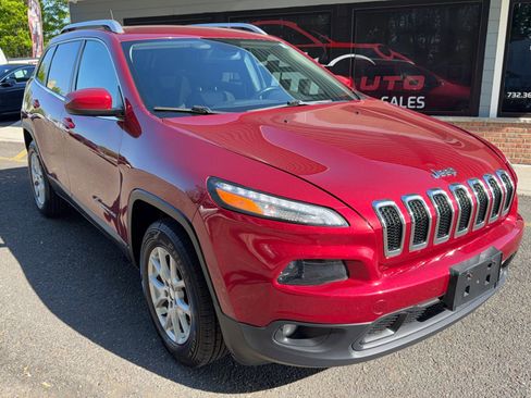 Used 2014 Jeep Cherokee Latitude w/ Cold Weather Group AWD/4WD image 3