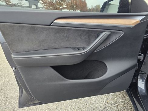 Used 2024 Tesla Model Y Long Range image 18