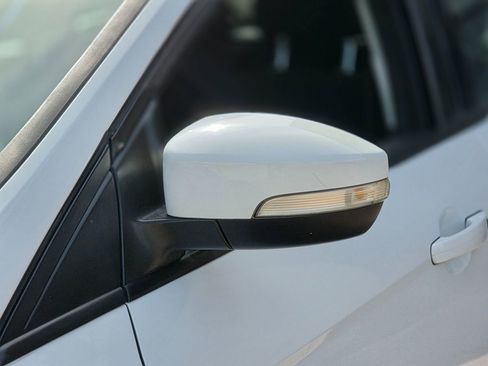 Used 2016 Ford Focus SE w/ SE Sport Package image 10