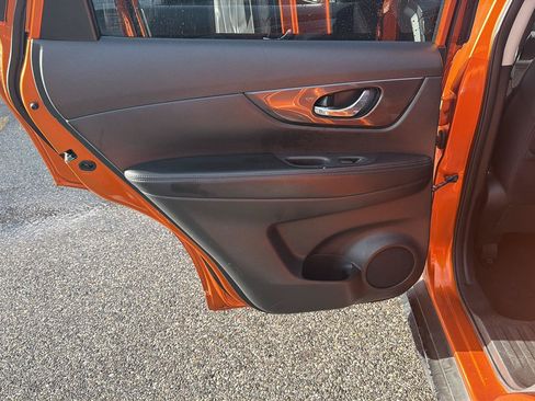Used 2019 Nissan Rogue SV AWD/4WD image 21
