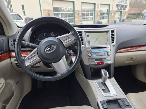 Used 2011 Subaru Outback 2.5i Limited AWD/4WD image 16