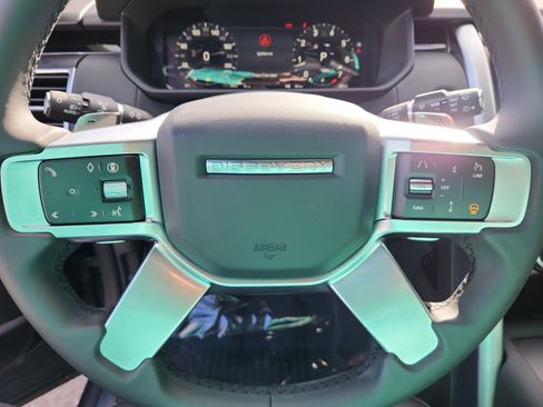 Certified 2025 Land Rover Discovery S image 18