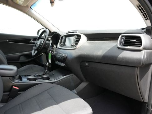 Used 2017 Kia Sorento FWD w/ LX Convenience Package image 17