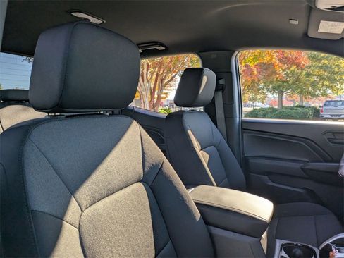 Used 2025 Chevrolet Colorado W/T image 18