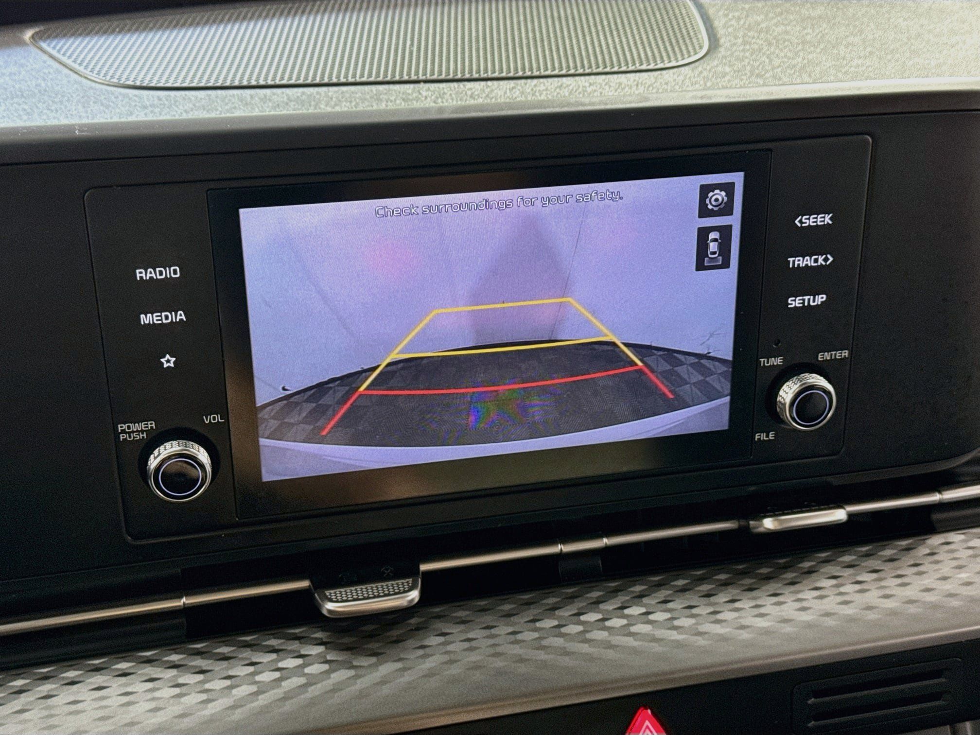 Used 2022 Kia Carnival LX FWD image 3