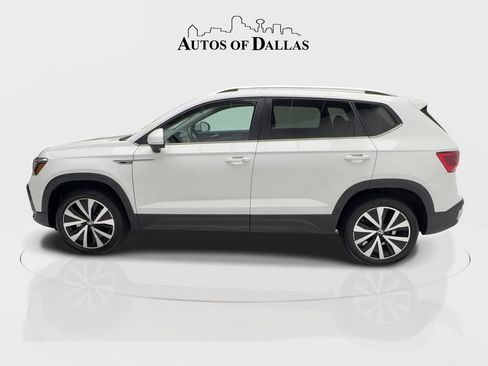 Used 2024 Volkswagen Taos SE FWD image 6