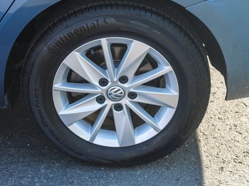 Used 2015 Volkswagen Golf S image 8