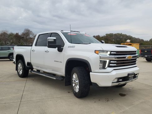 Used 2022 Chevrolet Silverado 2500 High Country w/ Z71 Off-Road Package image 3