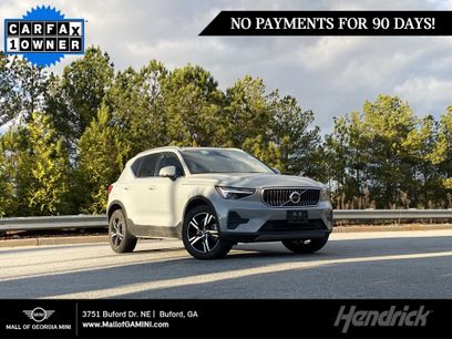 Used 2025 Volvo XC40 B5 Core