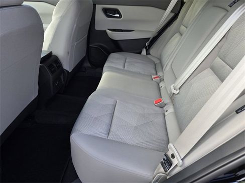 Used 2025 Nissan Rogue SV image 14