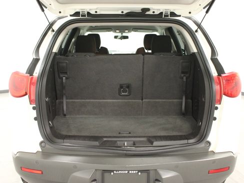 Used 2012 Chevrolet Traverse LT FWD image 12