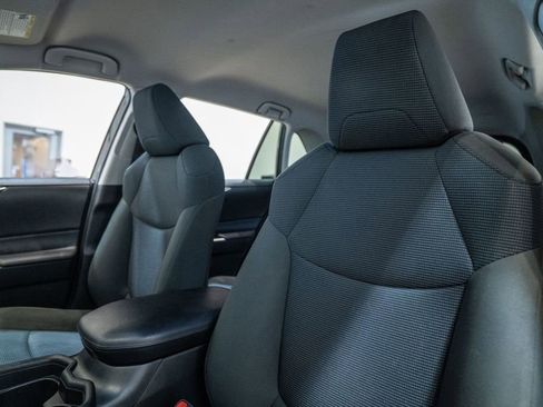 Used 2021 Toyota RAV4 LE image 14