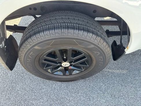 Used 2015 Nissan Frontier SV AWD/4WD image 9