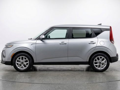 Used 2025 Kia Soul LX w/ LX Technology Package FWD image 5