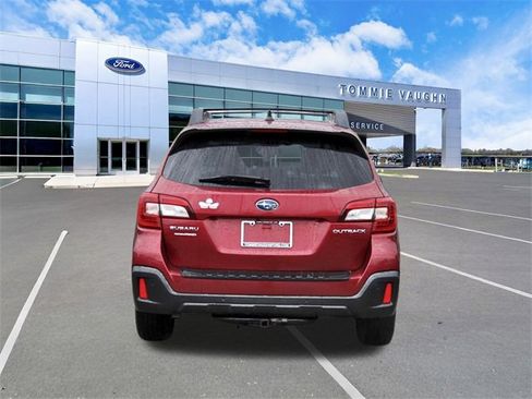 Used 2018 Subaru Outback 2.5i Limited image 3