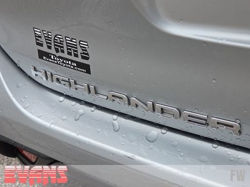 Used 2021 Toyota Highlander Limited AWD/4WD image 4