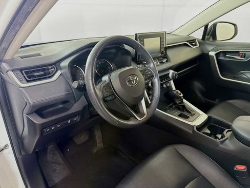 Used 2020 Toyota RAV4 XLE Premium image 7