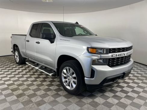 Used 2020 Chevrolet Silverado 1500 Custom w/ Custom Value Package AWD/4WD image 17
