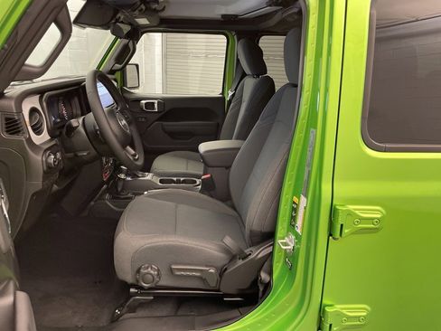 New 2025 Jeep Gladiator Willys image 15