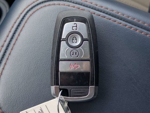 Used 2025 Ford Maverick Lariat AWD/4WD image 32