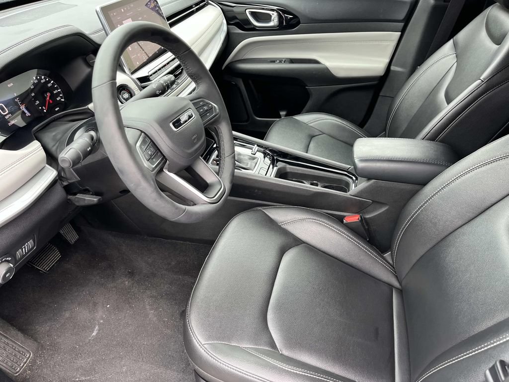 Used 2025 Jeep Compass Limited AWD/4WD image 26