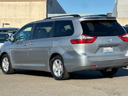 Used 2015 Toyota Sienna LE image 7