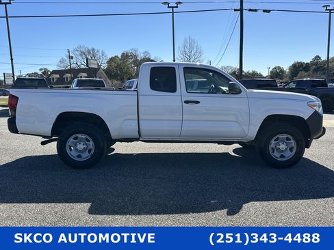 Used 2021 Toyota Tacoma SR image 6