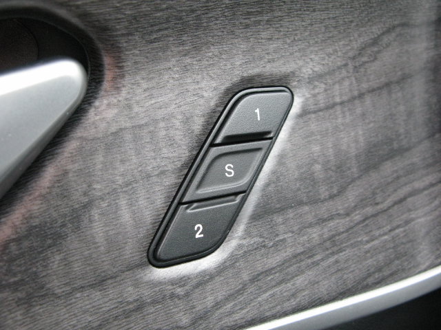 Used 2023 Jeep Grand Cherokee Limited w/ Black Appearance Package AWD/4WD image 16