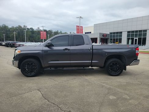 Used 2017 Toyota Tundra SR5 w/ SR5 Upgrade Package RWD image 2