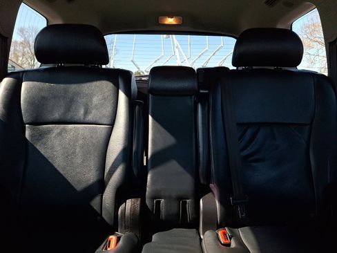 Used 2013 Toyota Highlander SE image 19