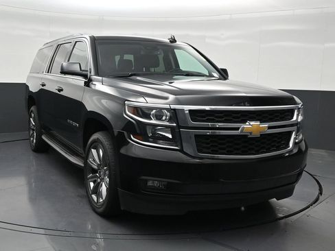 Used 2019 Chevrolet Suburban LT AWD/4WD image 8