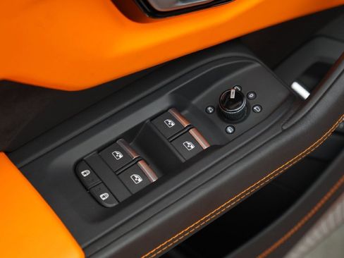 Used 2022 Lamborghini Urus AWD/4WD image 17