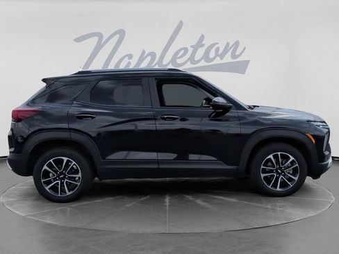 Used 2025 Chevrolet TrailBlazer LT FWD image 4