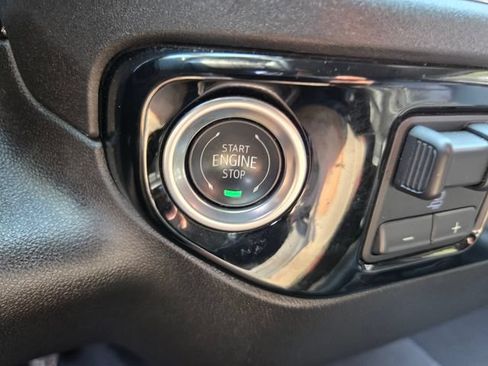 Used 2025 GMC Sierra 1500 SLT AWD/4WD image 27