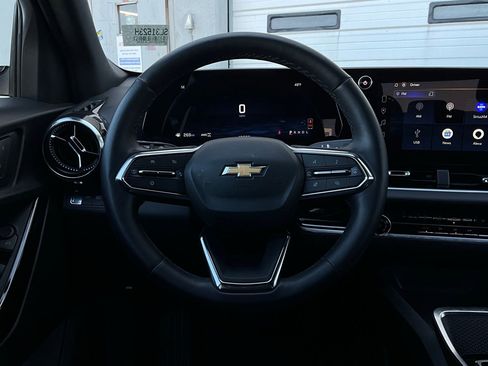 Used 2025 Chevrolet Equinox LT image 32