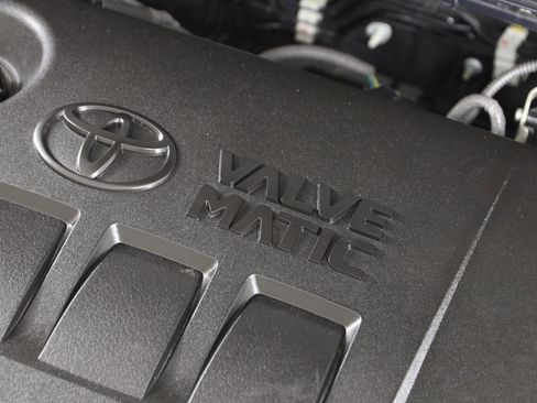 Used 2021 Toyota C-HR LE image 18