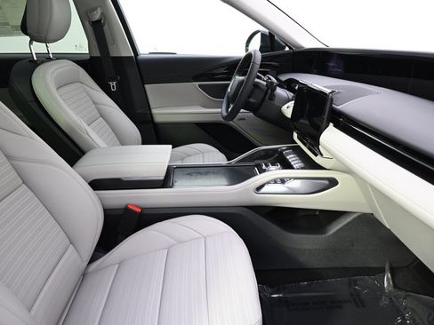 New 2026 Lincoln Nautilus Reserve w/ Jet Appearance Package image 16