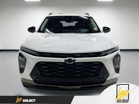 Used 2025 Chevrolet Trax ACTIV w/ Sunroof Package FWD image 2