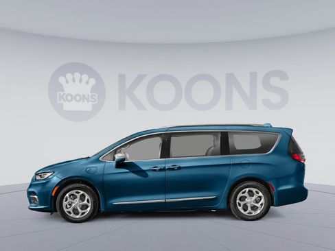Used 2023 Chrysler Pacifica Touring-L FWD image 4