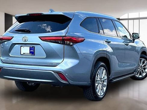 Used 2020 Toyota Highlander Limited FWD image 6